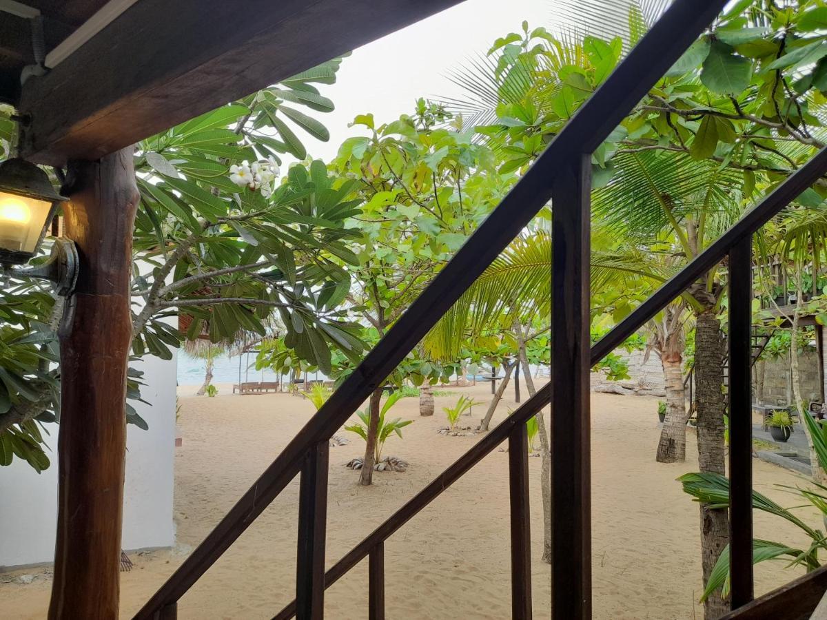 Golden Beach Chalets Arugam Bay Exterior foto