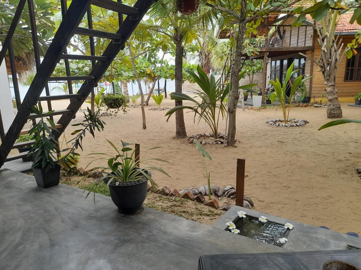 Golden Beach Chalets Arugam Bay Exterior foto