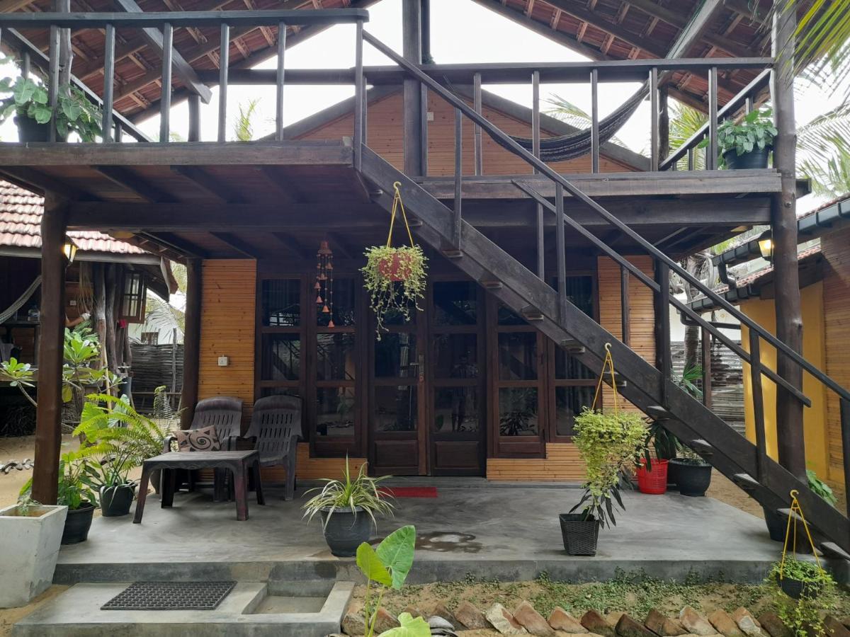 Golden Beach Chalets Arugam Bay Exterior foto