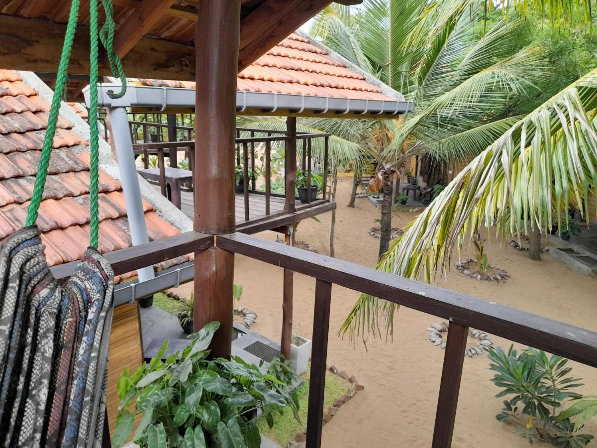 Golden Beach Chalets Arugam Bay Exterior foto