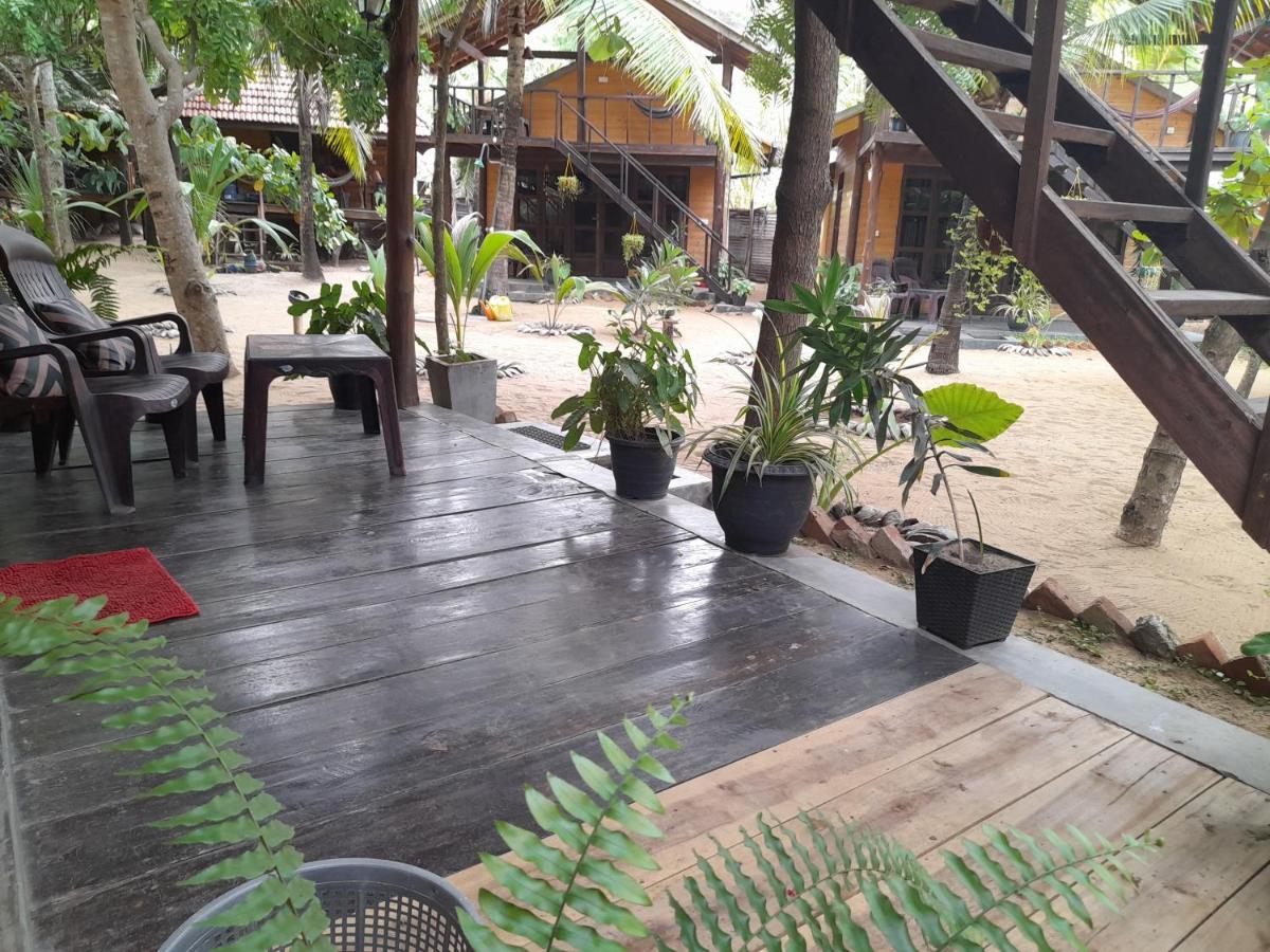 Golden Beach Chalets Arugam Bay Exterior foto