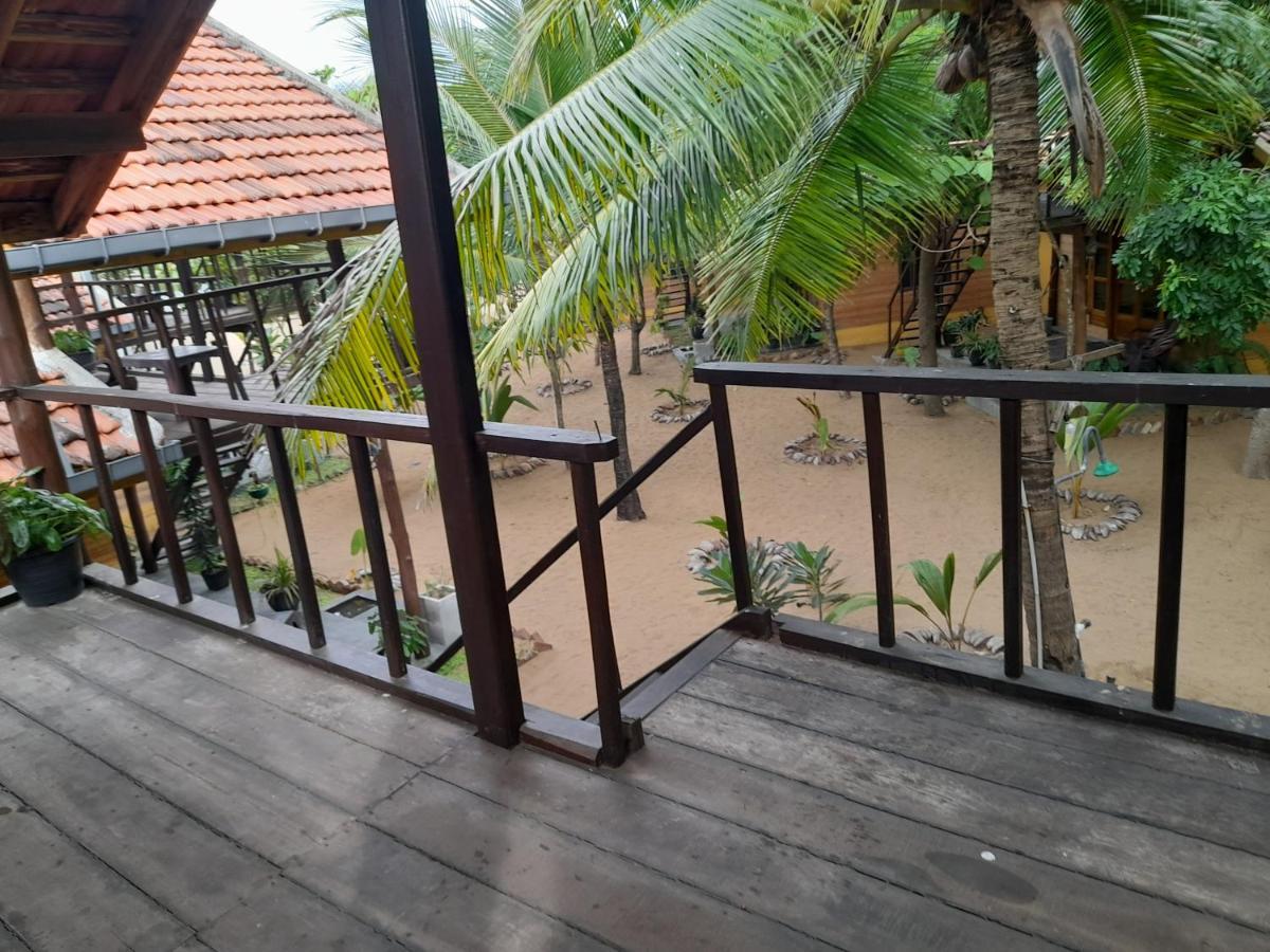 Golden Beach Chalets Arugam Bay Exterior foto