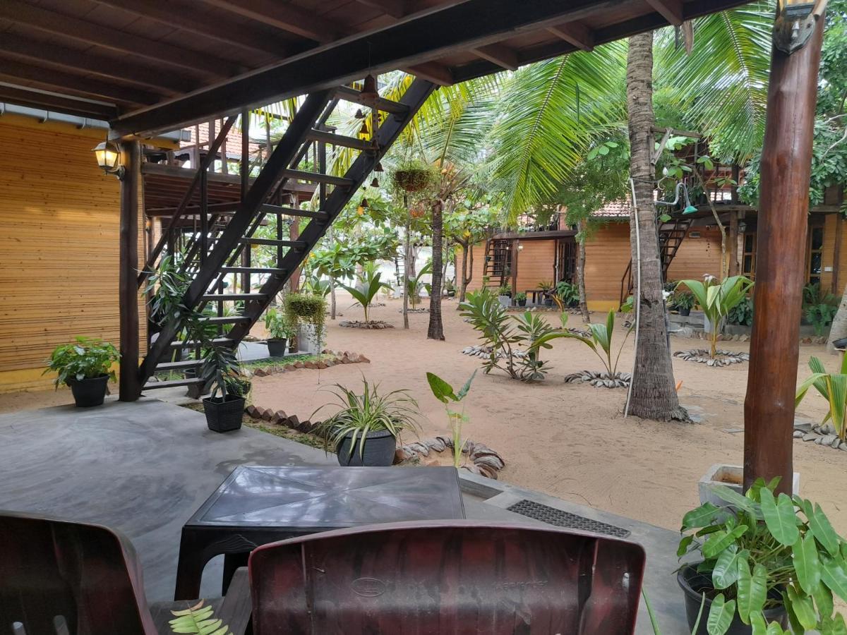 Golden Beach Chalets Arugam Bay Exterior foto