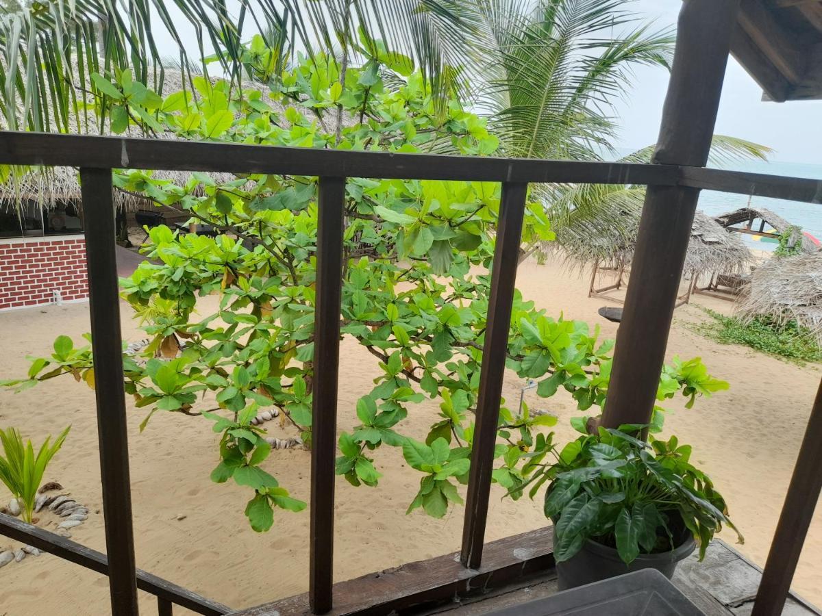 Golden Beach Chalets Arugam Bay Exterior foto