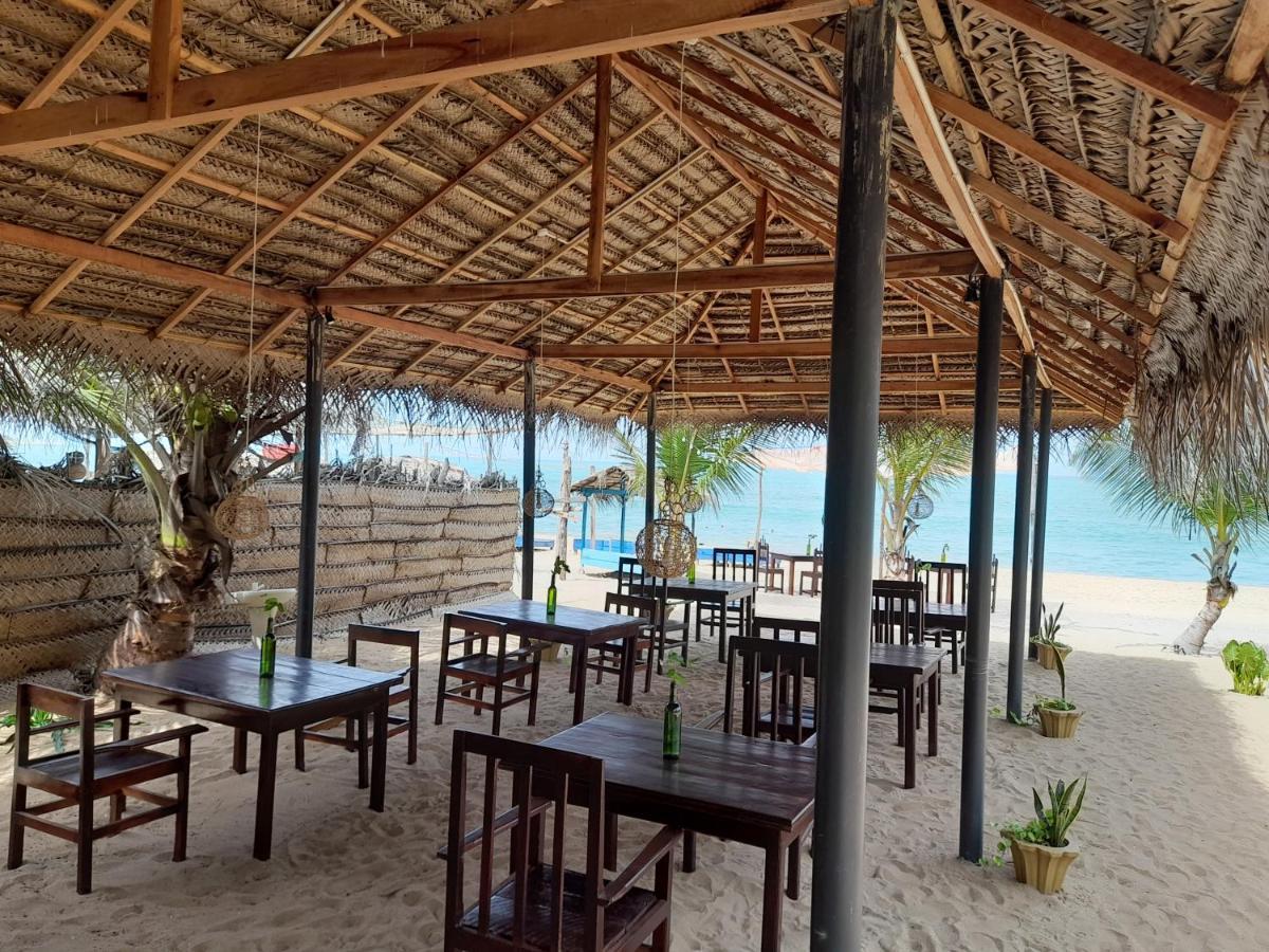 Golden Beach Chalets Arugam Bay Exterior foto