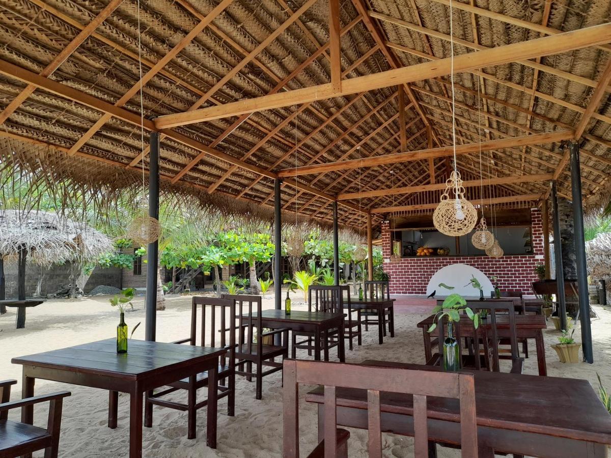 Golden Beach Chalets Arugam Bay Exterior foto